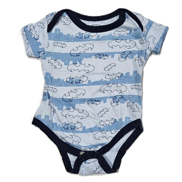 DC Comics Batman Baby Bodysuit & Hat Lot 0-3M Gray Blue Logo - Picture 2 of 8